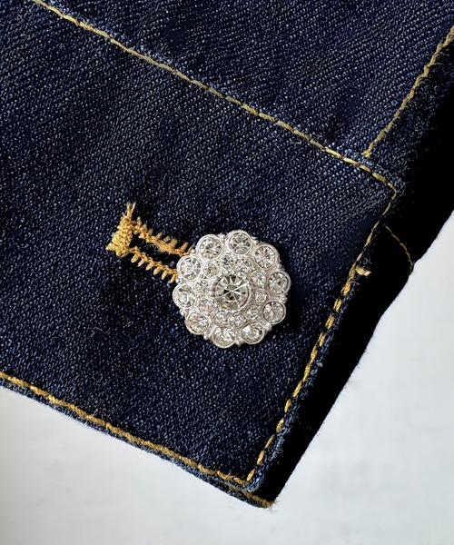 美品✨スーパービューティー デニムジャケット 刺繍 ビジューボタン　ノーカラー セール】ビジュー釦ノーカラーデニムジャケット（デニムジャケット