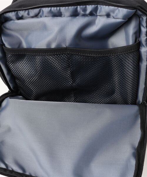 Blue Standard (ブルースタンダード)の「【BULE STANDARD/ブルースタンダード】【PCスリーブ・小物の収納に便利なポケット付き】撥水ビジネスデイパック スクエア型 通勤 通学 デイリーユース ユニセックス(バックパック/リュック・メンズ・ブラック/スミクロ・FREE)」の3枚目の写真