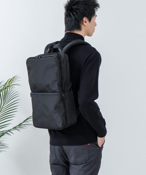 Blue Standard (ブルースタンダード)の「【BULE STANDARD/ブルースタンダード】【PCスリーブ・小物の収納に便利なポケット付き】撥水ビジネスデイパック スクエア型 通勤 通学 デイリーユース ユニセックス(バックパック/リュック・メンズ・ブラック/スミクロ・FREE)」の15枚目の写真