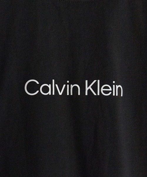 Calvin Klein(カルバン・クライン)の「Calvin Klein/カルバンクライン SS RLXD STANDARD LOGO CREWNK TEE Tシャツ(Tシャツ/カットソー・レディース・ブラック/ホワイト/レッド・XS/S/M)」の8枚目の写真