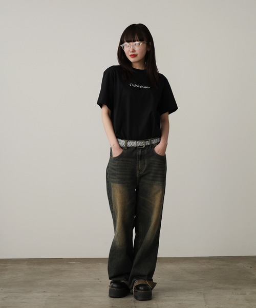 Calvin Klein(カルバン・クライン)の「Calvin Klein/カルバンクライン SS RLXD STANDARD LOGO CREWNK TEE Tシャツ(Tシャツ/カットソー・レディース・ブラック/ホワイト/レッド・XS/S/M)」の6枚目の写真