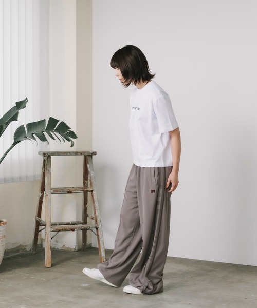 Calvin Klein(カルバン・クライン)の「Calvin Klein/カルバンクライン SS RLXD STANDARD LOGO CREWNK TEE Tシャツ(Tシャツ/カットソー・レディース・ブラック/ホワイト/レッド・XS/S/M)」の18枚目の写真