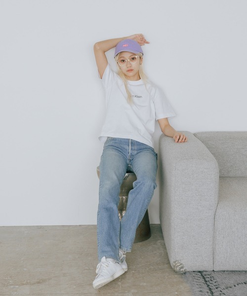 Calvin Klein(カルバン・クライン)の「Calvin Klein/カルバンクライン SS RLXD STANDARD LOGO CREWNK TEE Tシャツ(Tシャツ/カットソー・レディース・ブラック/ホワイト/レッド・XS/S/M)」の21枚目の写真