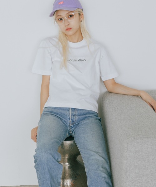 Calvin Klein(カルバン・クライン)の「Calvin Klein/カルバンクライン SS RLXD STANDARD LOGO CREWNK TEE Tシャツ(Tシャツ/カットソー・レディース・ブラック/ホワイト/レッド・XS/S/M)」の13枚目の写真
