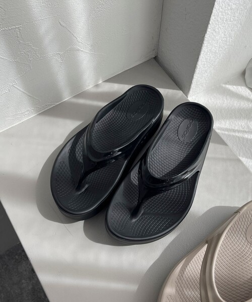 OOFOS(ウーフォス)の「【OOFOS/ウーフォス】 OOmega(その他シューズ・レディース・ベージュ/ピンク/ブラック・23/24)」の7枚目の写真