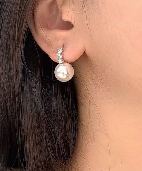 セール】キラキラストーン付きパールピアス（ピアス（両耳用