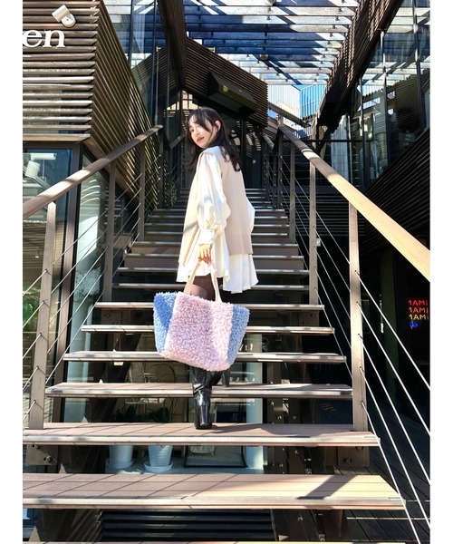 SOLA(ソラ)の「プードルグレースフラッフィートート/【仕切り付き&軽量大容量トート】(トートバッグ・レディース・スモークピンク/グリーン・FREE)」の8枚目の写真
