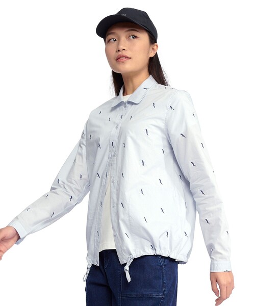 AIGLE(エーグル)の「バードプリント エンブロイダー ピマコットン ロングスリーブシャツ(シャツ/ブラウス・レディース・パープル/ライトブルー・36/34/40/38)」の2枚目の写真