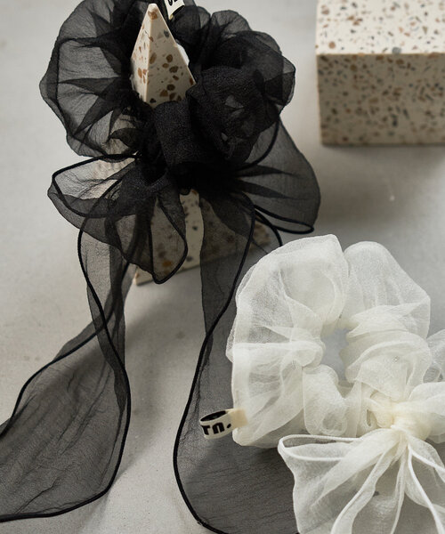 Kastane（カスタネ）の「【fiw.】シアーリボンシュシュ（シュシュ・レディース・ブラック/ホワイト・FREE）」の4枚目の写真