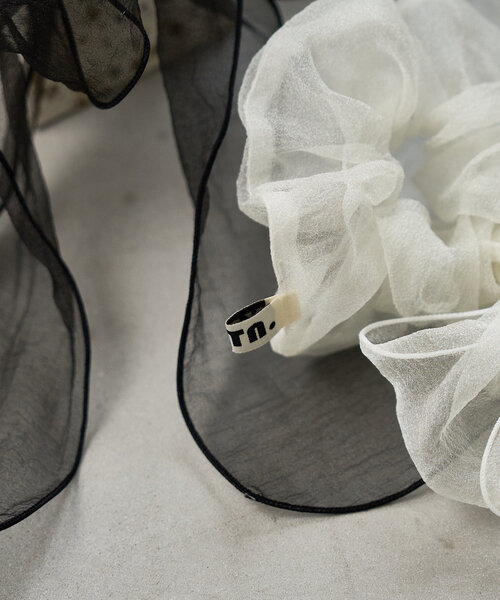 Kastane（カスタネ）の「【fiw.】シアーリボンシュシュ（シュシュ・レディース・ブラック/ホワイト・FREE）」の17枚目の写真