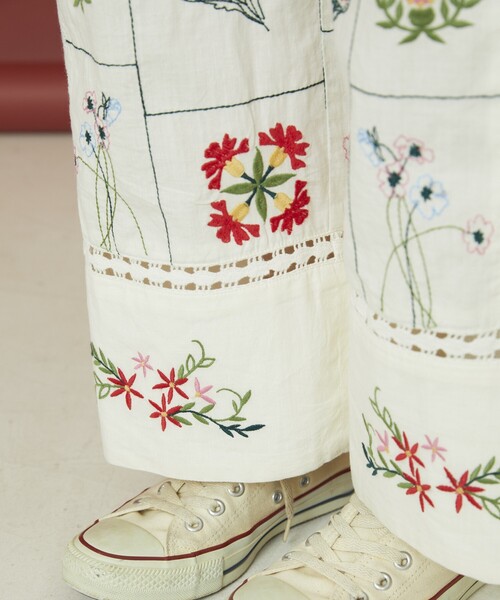 Freada（フリーダ）の「Freada/フリーダ パッチワーク花刺繍パンツ