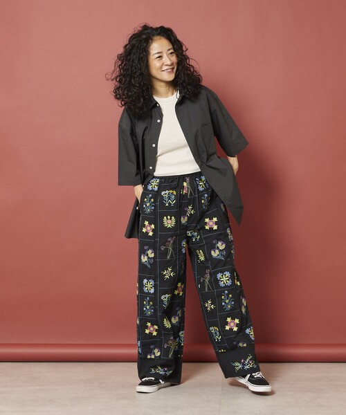 Freada(フリーダ)の「Freada/フリーダ パッチワーク花刺繍パンツ Freada(フリーダ)の「Freada/フリーダ パッチワーク花刺繍パンツ