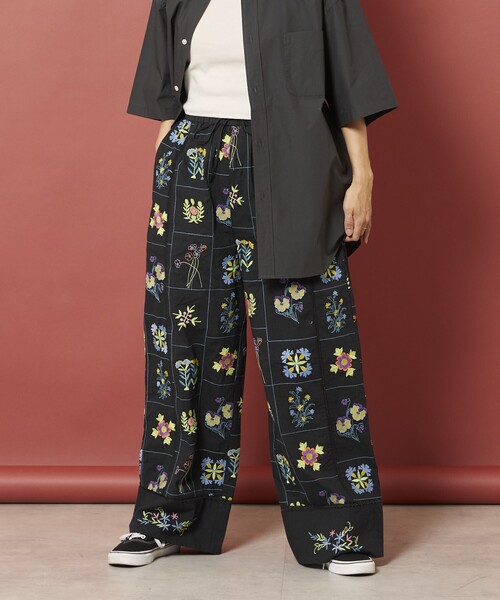 Freada（フリーダ）の「Freada/フリーダ パッチワーク花刺繍パンツ