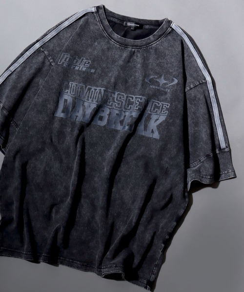 SITRY(シトリー)の「2026SS新柄 Chemical Wash Graphic Logo T-Shirt/グランジ ケミカル加工 ヴィンテージライク オーバーサイズ ゲームシャツ 半袖Tシャツ レディース メンズ(Tシャツ/カットソー・メンズ・ブラック系その他/ブラック系その他2/ブラック系その他3/ブラック系その他4/ブラウン系その他/ピンク系その他/ブラウン系その他2/ブラック系その他5/グレー系その他・M/L)」の1枚目の写真