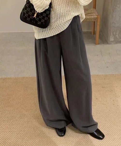 aimoha(アイモハ)の「タックデザインワイドパンツ(スラックス・レディース・ベージュ/グレー・SMALL/MEDIUM)」の1枚目の写真