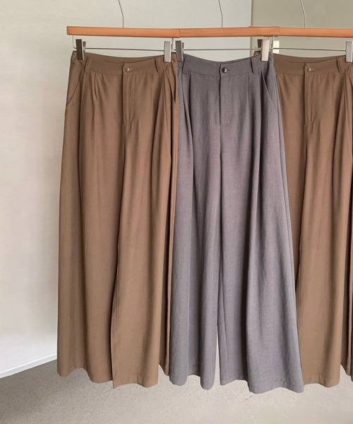 aimoha(アイモハ)の「タックデザインワイドパンツ(スラックス・レディース・ベージュ/グレー・SMALL/MEDIUM)」の6枚目の写真