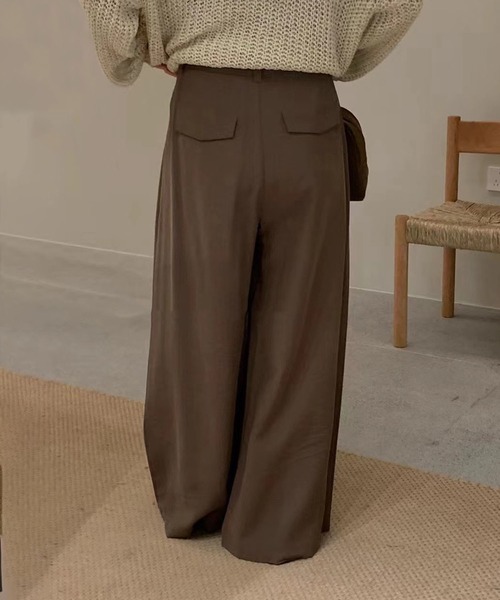 aimoha(アイモハ)の「タックデザインワイドパンツ(スラックス・レディース・ベージュ/グレー・SMALL/MEDIUM)」の4枚目の写真