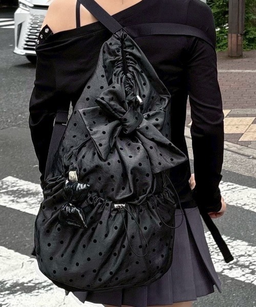 Never mind the XU / Chikashitsu+（ネバーマインド ザ エックスユー / チカシツプラス）の「【nmtc+】dot pattern backpack / 【エヌエムティーシープラス】ドットプリントバッグパック（バックパック/リュック・レディース・ネイビー/チャコール・ONE SIZE）」の12枚目の写真