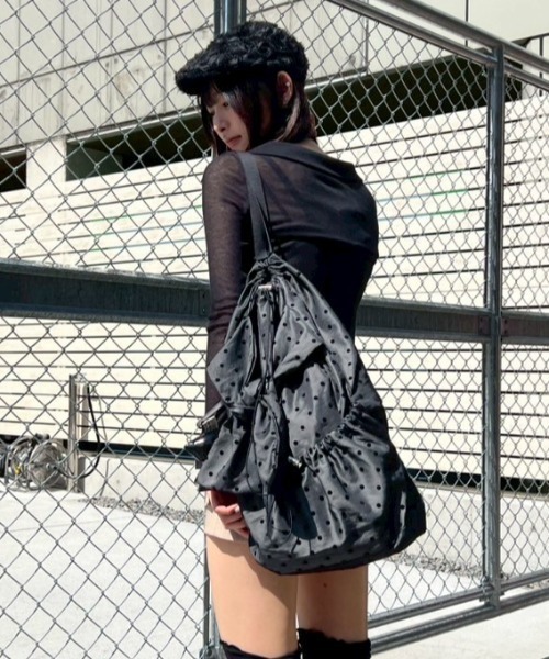 Never mind the XU / Chikashitsu+（ネバーマインド ザ エックスユー / チカシツプラス）の「【nmtc+】dot pattern backpack / 【エヌエムティーシープラス】ドットプリントバッグパック（バックパック/リュック・レディース・ネイビー/チャコール・ONE SIZE）」の13枚目の写真