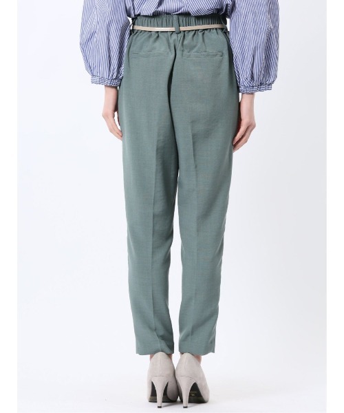 m.f.editorial（エムエフエディトリアル）の「【ウォッシャブル 】m.f.エディトリアル レディース 麻調合繊 ベルト付き テーパードパンツ(セットアップ可能)（スーツパンツ・レディース・グリーン系その他/ネイビー/ライトグレー/ブラウン・MEDIUM/LARGE）」の17枚目の写真