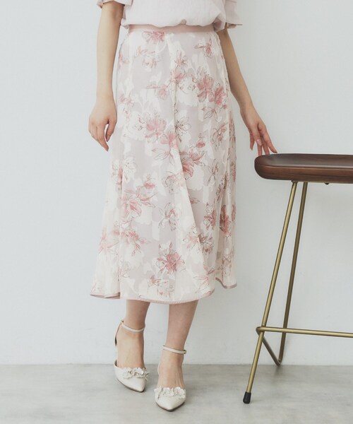 index（インデックス）の「花柄マーメイドフレアスカート【洗濯機洗い可】（スカート・レディース・チャコール/ベージュ系その他/ベージュ系その他3・36/38/40/42）」の5枚目の写真
