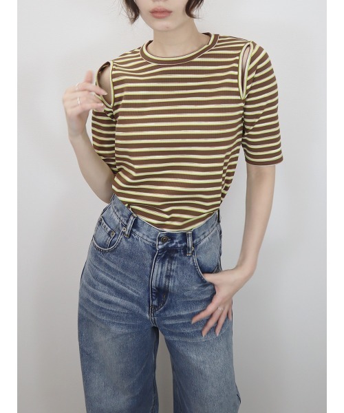 Reurie'(レウリィ)の「スリットショルダーボーダーリブトップス/slit shoulder border rib top 半袖 クルーネック 総柄 カジュアル モード グリーン 緑 アイボリー(Tシャツ/カットソー・レディース・ブラック/ブラウン・FREE)」の3枚目の写真