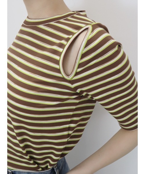 Reurie'(レウリィ)の「スリットショルダーボーダーリブトップス/slit shoulder border rib top 半袖 クルーネック 総柄 カジュアル モード グリーン 緑 アイボリー(Tシャツ/カットソー・レディース・ブラック/ブラウン・FREE)」の22枚目の写真
