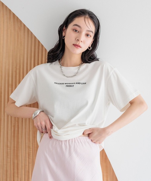 LOWRYS FARM（ローリーズファーム）の「シンプルロゴＴＥＥ　 328670（Tシャツ/カットソー・レディース・ブラック/ホワイト系その他/オフホワイト/ネイビー・FREE）」の2枚目の写真