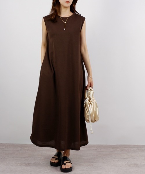 CLOTHY(クロシィ)の「【ふんわり広がるさらさら素材!】フクレノースリマキシワンピース(ワンピース・レディース・ブラウン/チャコールグレー/ブラック・MEDIUM)」の3枚目の写真