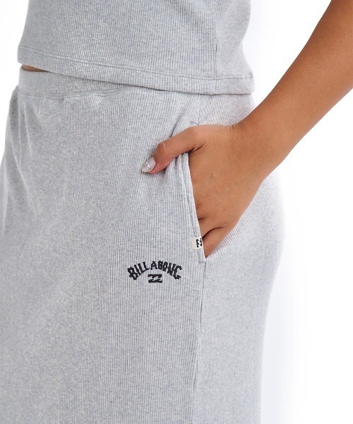 BILLABONG(ビラボン)の「BILLABONG レディース ARCH EMB RIB LONG SKIRT スカート 【2025年夏モデル】/ビラボンストレッチリブロングスカート(スカート・レディース・グレー/マルチ・MEDIUM)」の5枚目の写真