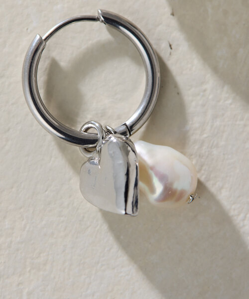 ear PAPILLONNER（イアパピヨネ）の「【beq pettina】モチーフ×淡水パールピアス（ピアス（両耳用）・レディース・シルバー・FREE）」の8枚目の写真