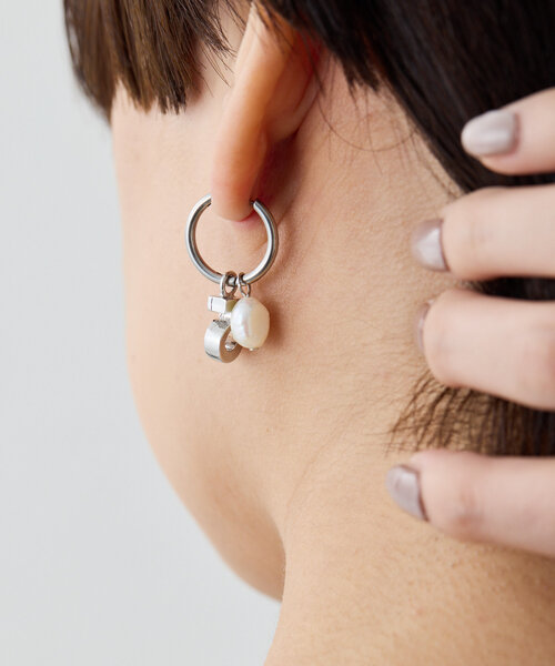 ear PAPILLONNER（イアパピヨネ）の「【beq pettina】モチーフ×淡水パールピアス（ピアス（両耳用）・レディース・シルバー・FREE）」の2枚目の写真