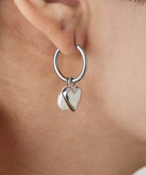 ear PAPILLONNER（イアパピヨネ）の「【beq pettina】モチーフ×淡水パールピアス（ピアス（両耳用）・レディース・シルバー・FREE）」の5枚目の写真