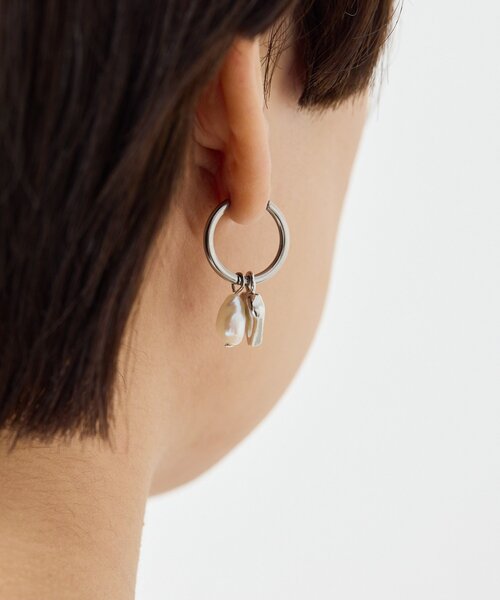 ear PAPILLONNER（イアパピヨネ）の「【beq pettina】モチーフ×淡水パールピアス（ピアス（両耳用）・レディース・シルバー・FREE）」の6枚目の写真