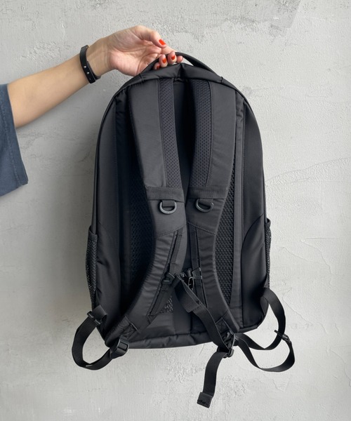 Columbia（コロンビア）の「【WEB限定】[Columbia/コロンビア] ワンポイントロゴ パナシーア 25L バックパック（バックパック/リュック・レディース・ブラック・ONE SIZE）」の2枚目の写真