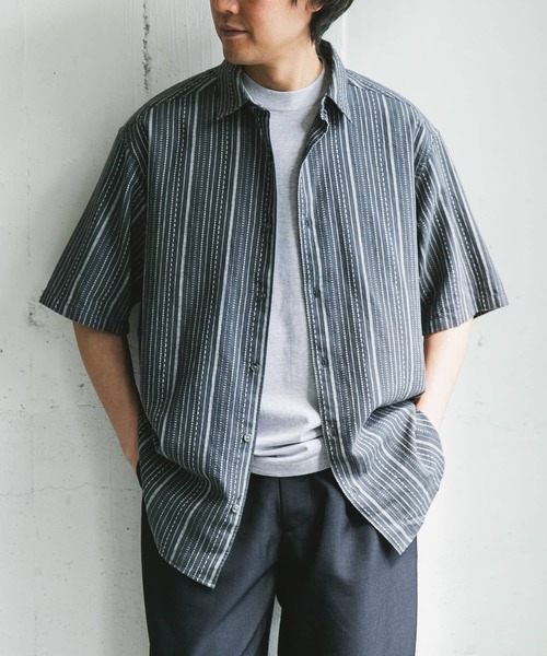 URBAN RESEARCH DOORS（アーバンリサーチドアーズ）の「ヘンプコットン レギュラーカラーシャツ（シャツ/ブラウス・メンズ・ネイビー/ブルー/チャコールグレー/グレー系その他・MEDIUM/LARGE）」の2枚目の写真