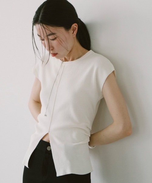 DRWCYS（ドロシーズ）の「サイドタックスリットトップス（ニット/セーター・レディース・グレー/アイボリー・FREE）」の2枚目の写真
