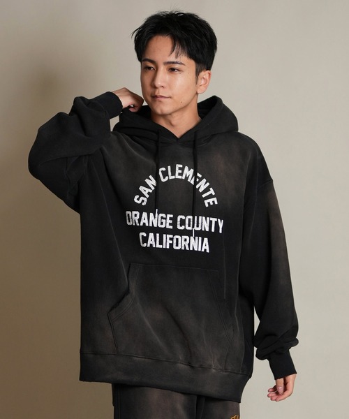 ムラサキスポーツ(ムラサキスポーツ)の「DEAR LAUREL/ディアローレル パーカー/プルオーバー フロント/バックプリント D25F-1202(パーカー・メンズ・ライトブルー/ネイビー/スミクロ/レッド・M/L)」の5枚目の写真