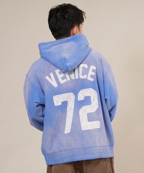 ムラサキスポーツ(ムラサキスポーツ)の「DEAR LAUREL/ディアローレル パーカー/プルオーバー フロント/バックプリント D25F-1202(パーカー・メンズ・ライトブルー/ネイビー/スミクロ/レッド・M/L)」の13枚目の写真