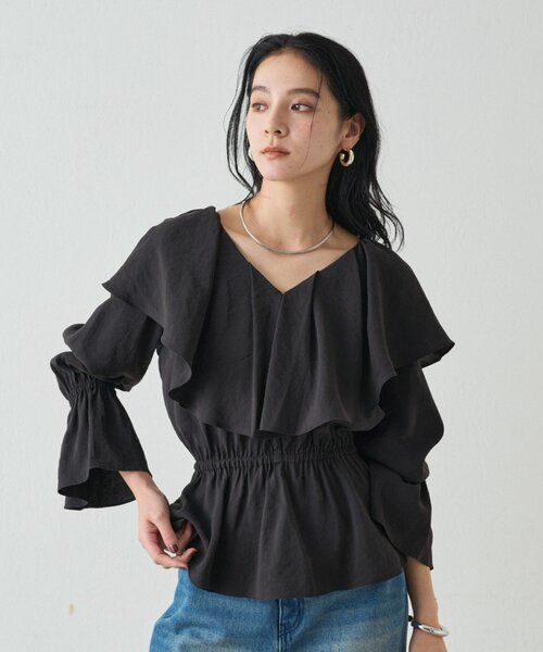 LOUNGEDRESS（ラウンジドレス）の「フリルペプラムブラウス（シャツ/ブラウス・レディース・オフホワイト/カーキ/ブラック・FREE）」の4枚目の写真