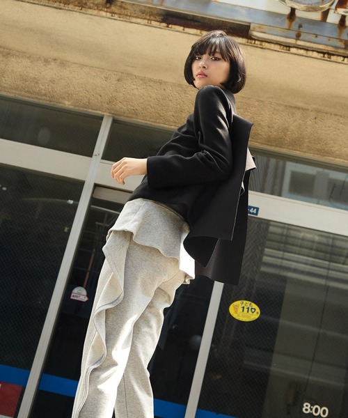 AVIE（アビィ）の「ウールライクジャージーケープデザインプルオーバー（シャツ/ブラウス・レディース・ブラック/ブラウン・38）」の12枚目の写真