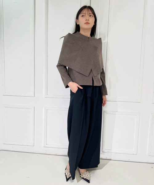 AVIE（アビィ）の「ウールライクジャージーケープデザインプルオーバー（シャツ/ブラウス・レディース・ブラック/ブラウン・38）」の18枚目の写真