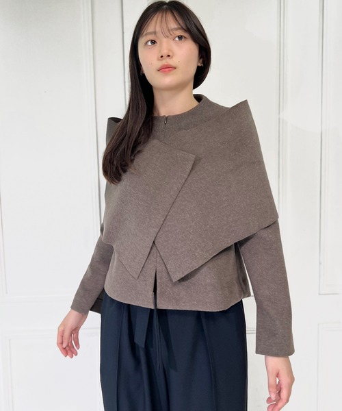 AVIE（アビィ）の「ウールライクジャージーケープデザインプルオーバー（シャツ/ブラウス・レディース・ブラック/ブラウン・38）」の14枚目の写真