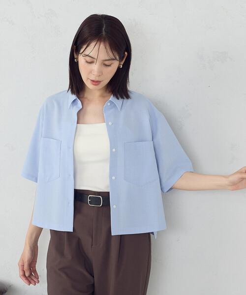 COMME CA ISM（コムサイズム）の「クロップド 半袖シャツ（シャツ/ブラウス・レディース・サックスブルー/ホワイト/チャコール・MEDIUM/LARGE）」の3枚目の写真