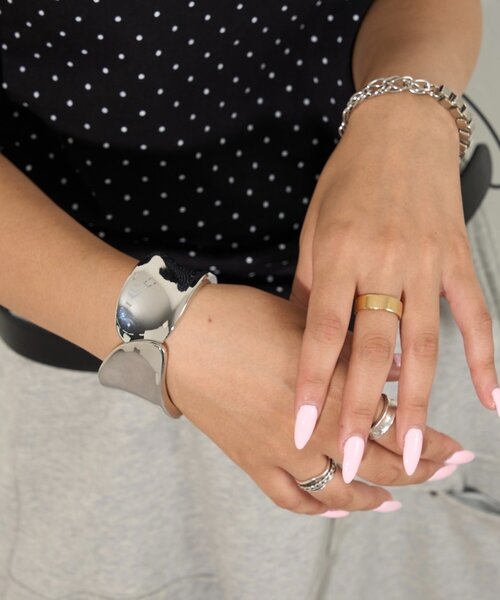 WHO'S WHO gallery（フーズフーギャラリー）の「クリップバングル（バングル/リストバンド・レディース・シルバー・FREE）」の3枚目の写真