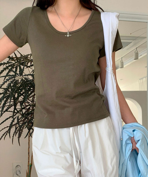 VIVID LADY（ビビッドレディー）の「クルーネック 半袖Tシャツ（Tシャツ/カットソー・レディース・チャコールグレー/グレー/アイボリー/カーキ/ブラック・FREE）」の5枚目の写真
