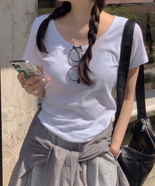 VIVID LADY（ビビッドレディー）の「クルーネック 半袖Tシャツ（Tシャツ/カットソー・レディース・チャコールグレー/グレー/アイボリー/カーキ/ブラック・FREE）」の2枚目の写真