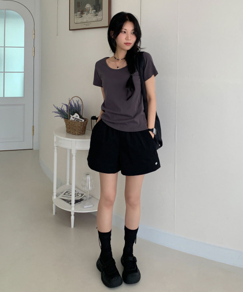 VIVID LADY（ビビッドレディー）の「クルーネック 半袖Tシャツ（Tシャツ/カットソー・レディース・チャコールグレー/グレー/アイボリー/カーキ/ブラック・FREE）」の9枚目の写真
