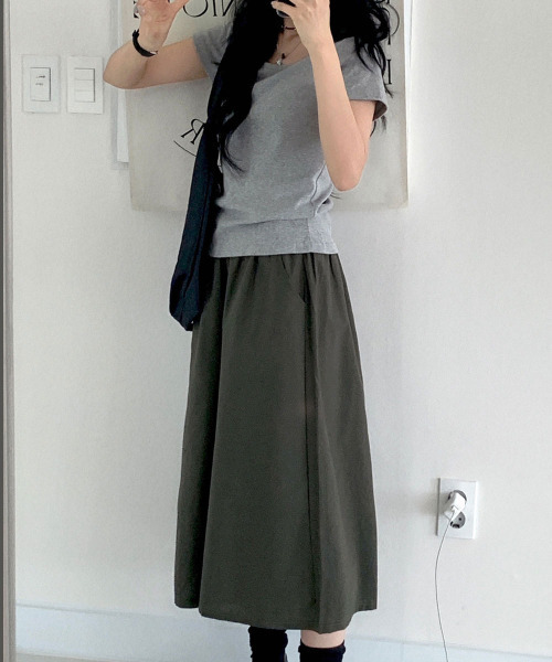 VIVID LADY（ビビッドレディー）の「クルーネック 半袖Tシャツ（Tシャツ/カットソー・レディース・チャコールグレー/グレー/アイボリー/カーキ/ブラック・FREE）」の13枚目の写真