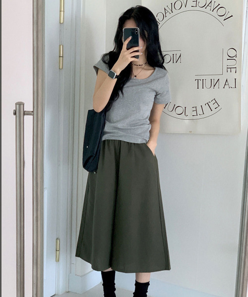 VIVID LADY（ビビッドレディー）の「クルーネック 半袖Tシャツ（Tシャツ/カットソー・レディース・チャコールグレー/グレー/アイボリー/カーキ/ブラック・FREE）」の14枚目の写真